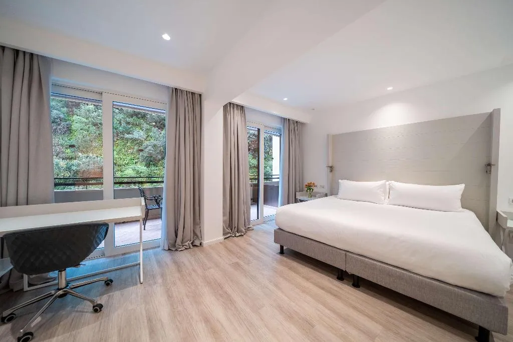 TRIPLE SUPERIOR Room, Hilton Sorrento Palace, Naples