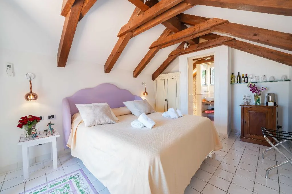 JUNIOR SUITE STANDARD Room, Hotel Villa Annalara, Naples