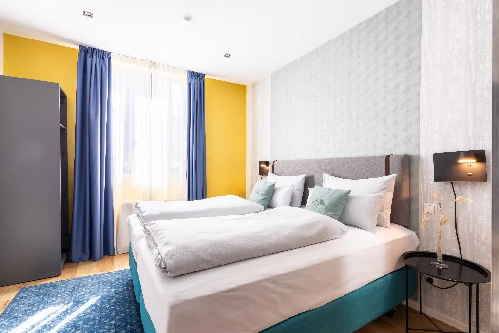 DOUBLE QUEEN SIZE BED Room, Garner Hotel Vienna, by IHG, Vienna