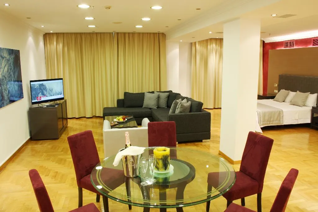 QUADRUPLE ECONOMY Room, Theoxenia House, Athens