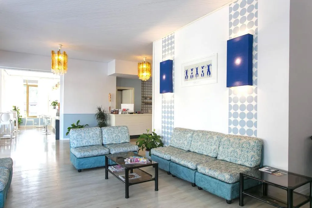 Lobby, Domingo, Venice