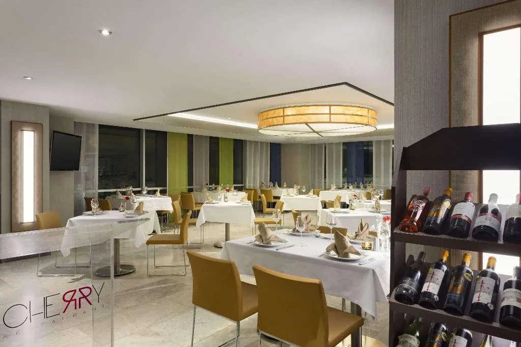Restaurant, Ramada Hotel & Suites Kemalpasa Izmir, Izmir