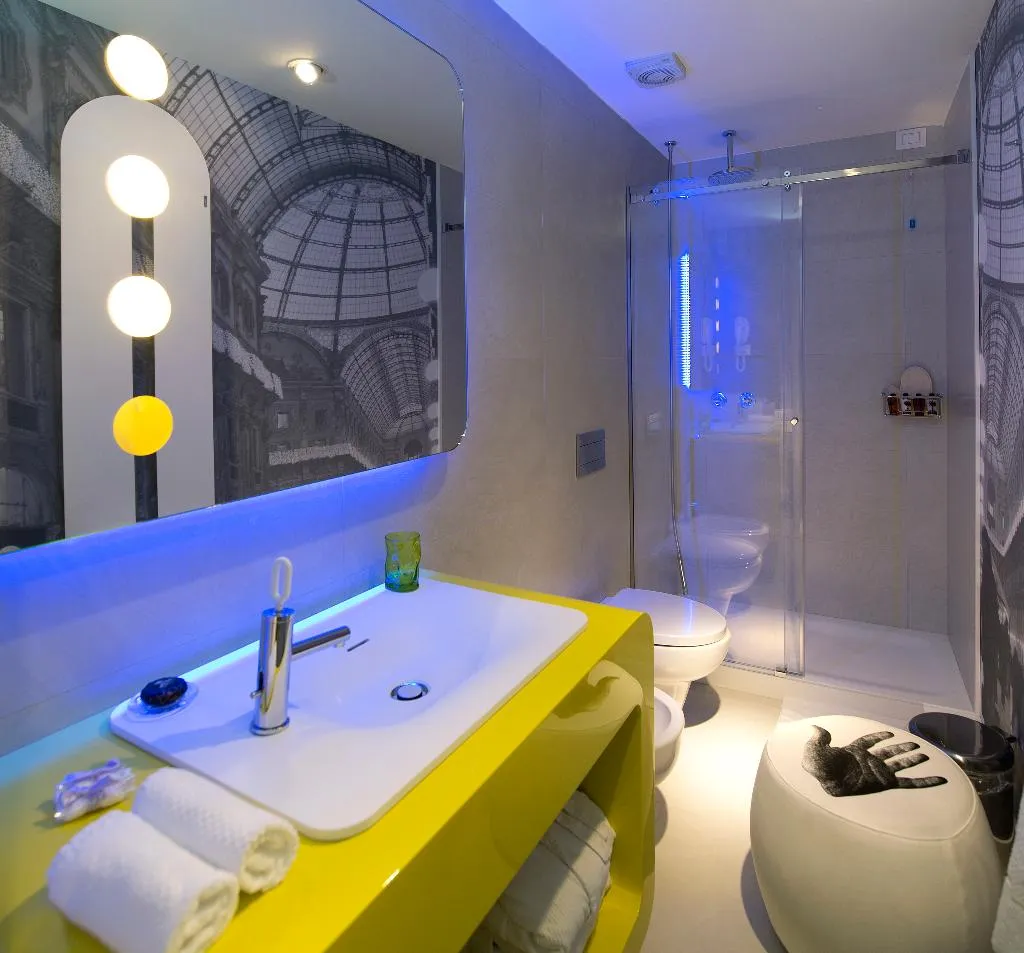 DOUBLE BUSINESS KING BED Room, The Street Milano Duomo, Milan