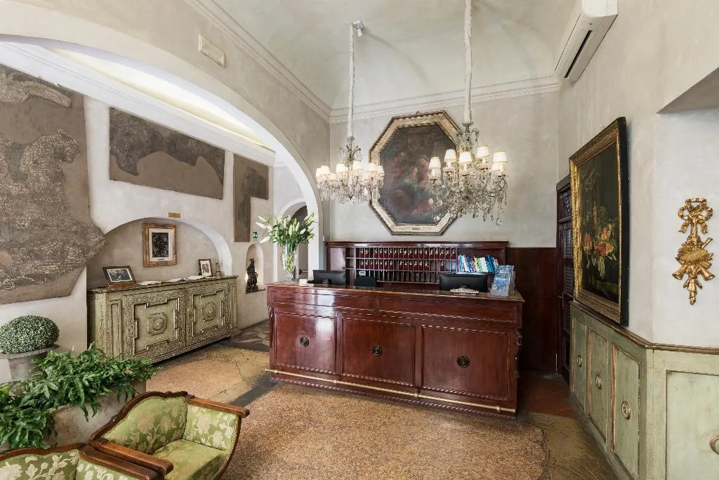 Lobby, Palazzo Dal Borgo, Florence