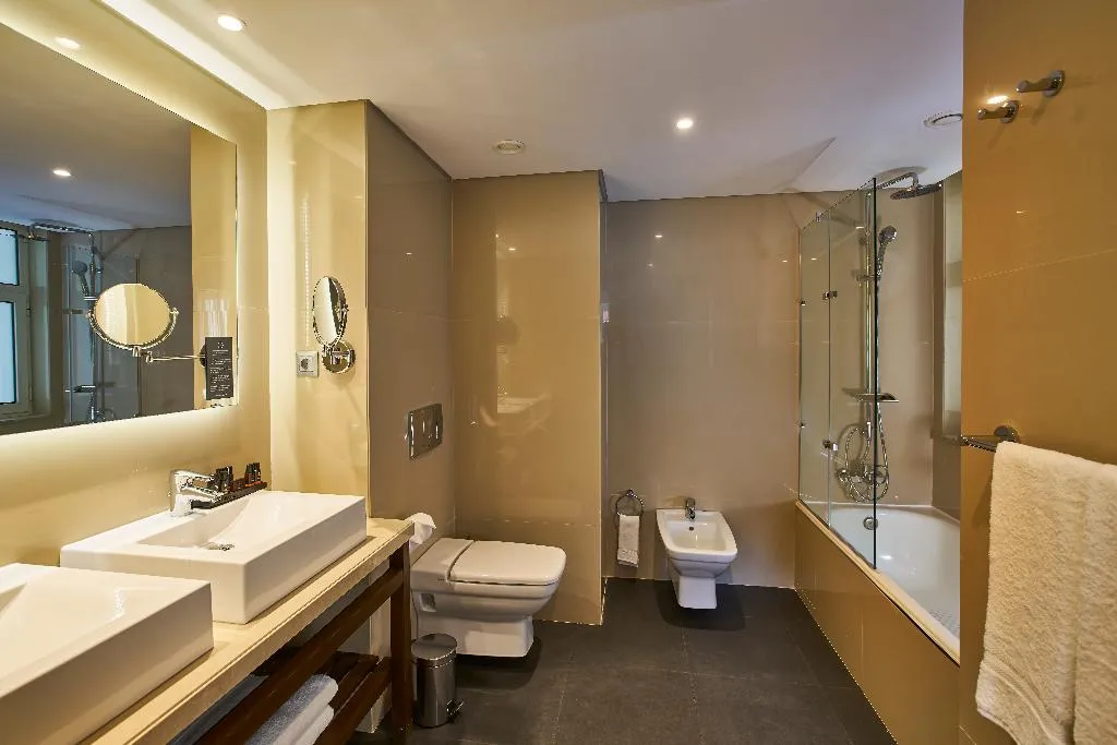 FAMILY ROOM CAPACITY 4 Room, PortoBay Marques, Lisbon