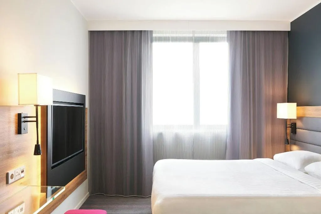 DOUBLE QUEEN SIZE BED Room, Moxy Milan Airport, Milan