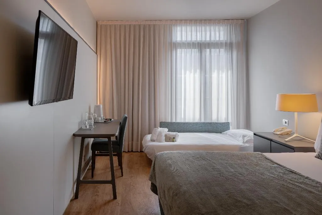 TRIPLE COMFORT Room, Gran Hotel Havana 4*Sup by Escampa Hotels, Barcelona