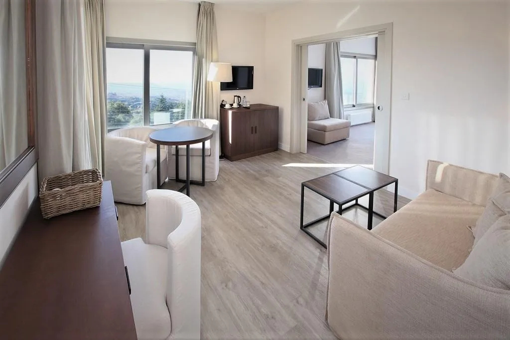 SUITE HONEYMOON Room, Droushia Heights Hotel, Cyprus