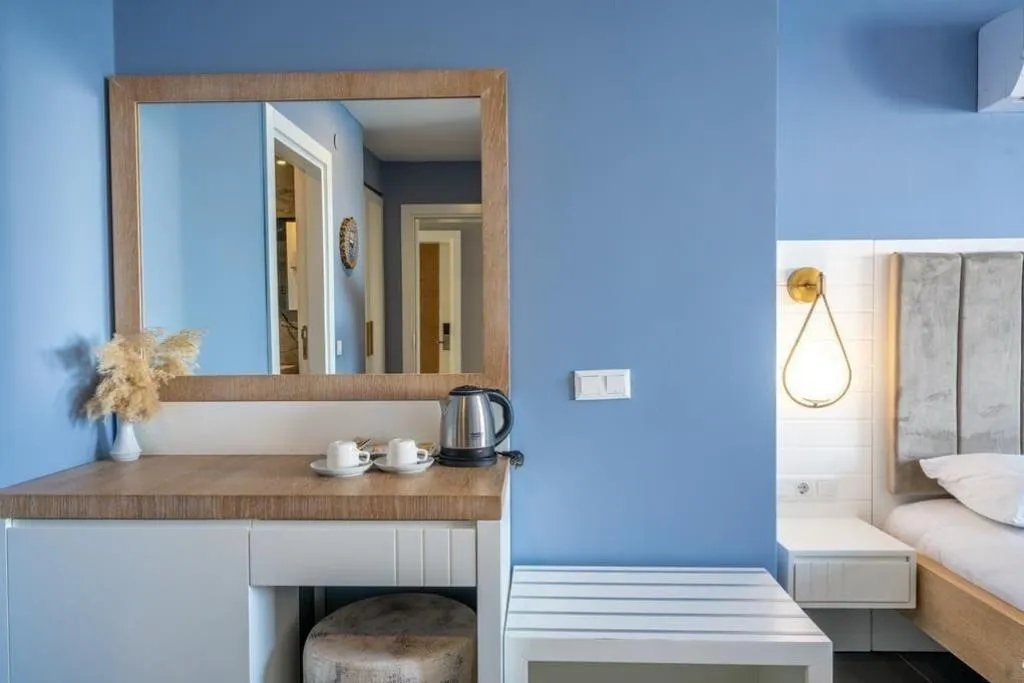Room, Un Amor Hotel, Dalaman