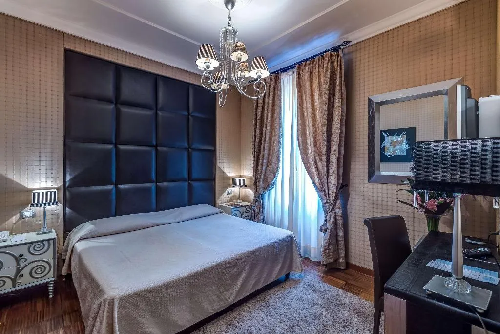 Room, Atlante Star, Rome