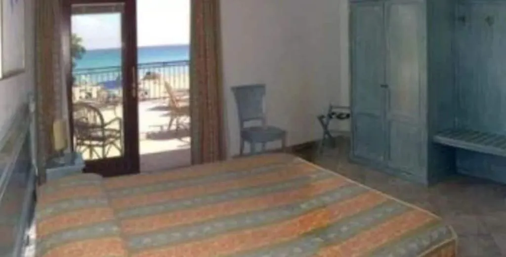 Room, Riviera, Palermo