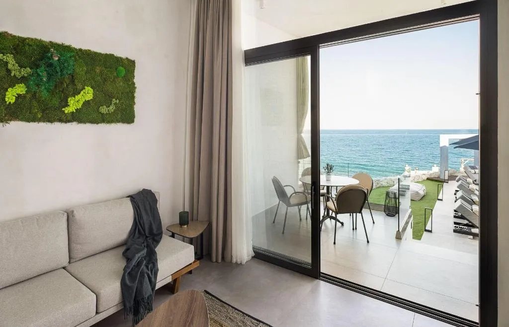 Room, Akrotiri Olympus Luxury Suites, Thessaloniki