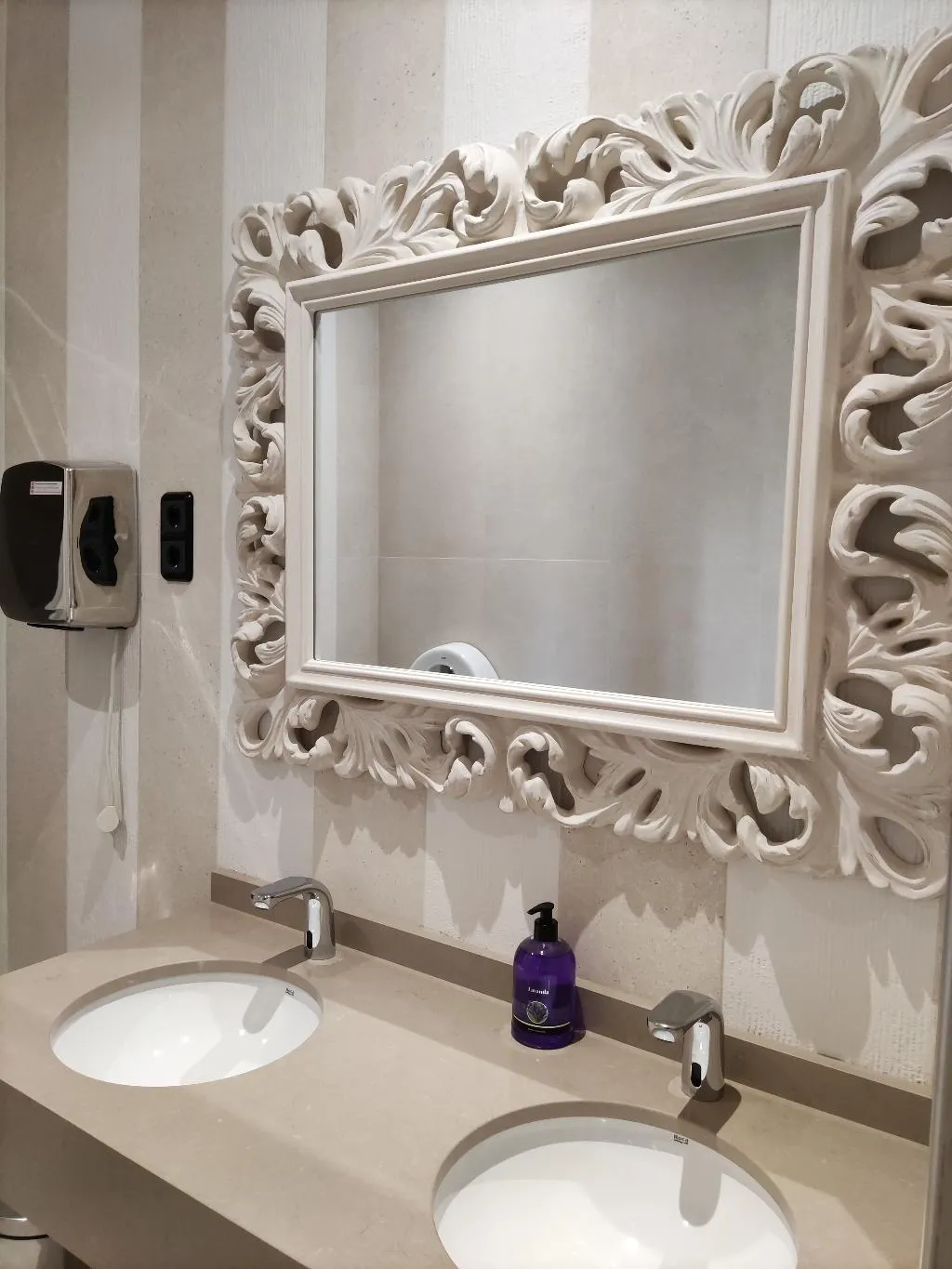 Room, Ciudad de Navalcarnero, Madrid