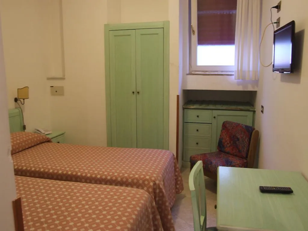 Room, Dania, Naples