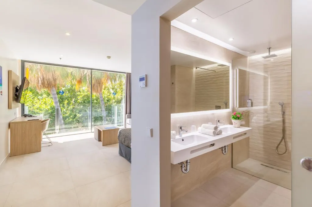 JUNIOR SUITE STANDARD Room, Samos, Majorca