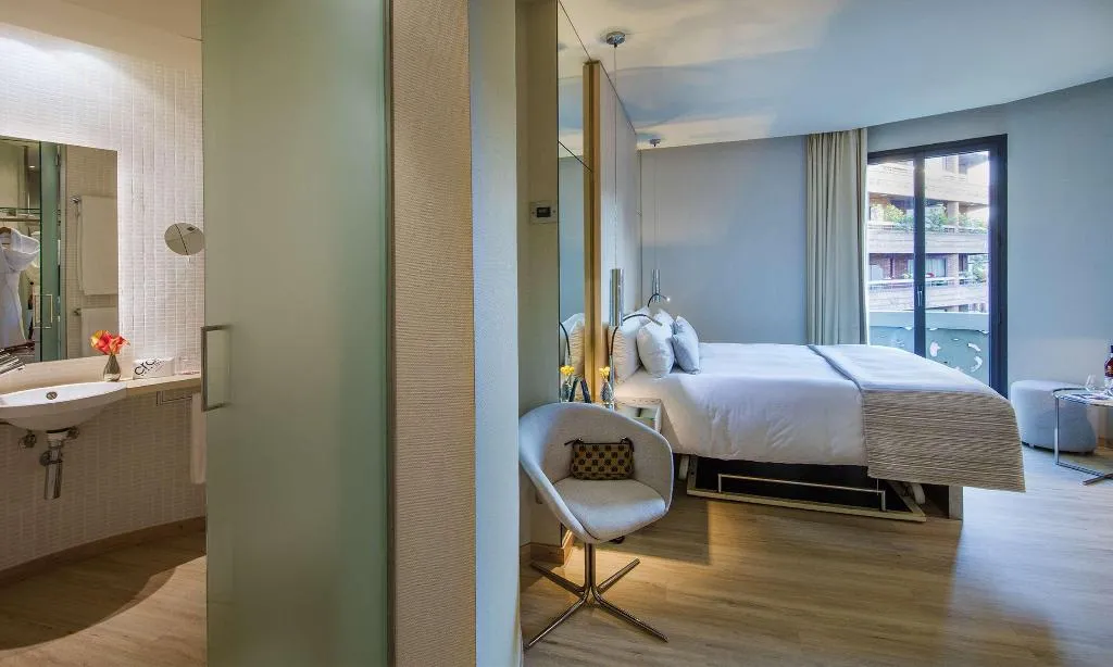 Room, Cram, Barcelona