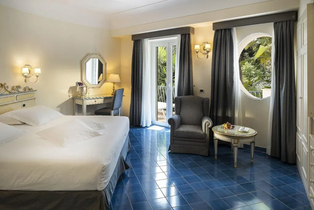Room, Excelsior Belvedere Hotel & Spa, Naples