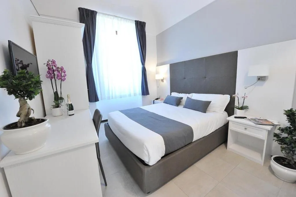Room, SorrentoBay, Naples