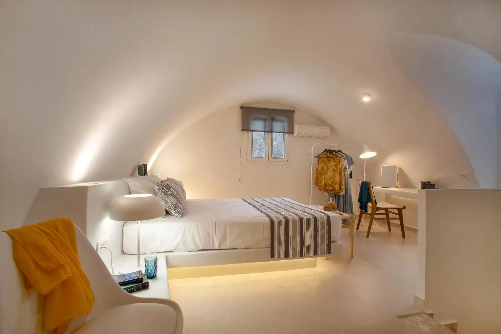 Room, Margarenia, Santorini
