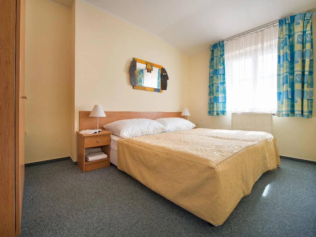 JUNIOR SUITE STANDARD Room, EA Hotel Tosca, Prague