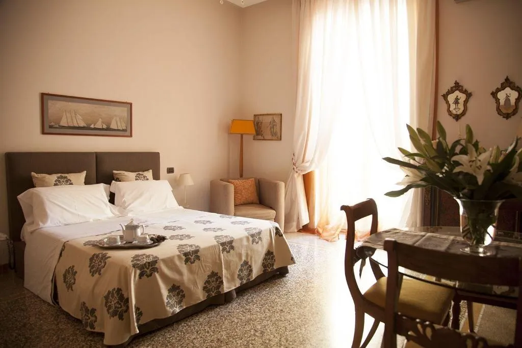 Room, B&B Orsini46, Naples