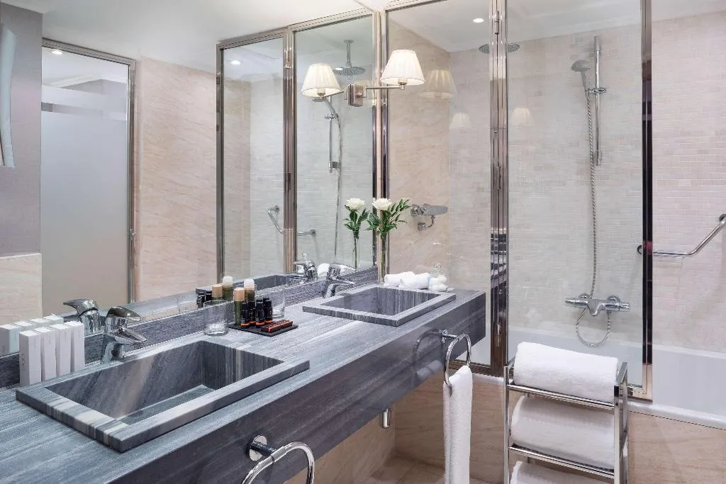 JUNIOR SUITE STANDARD Room, The Level At Hotel Melia Castilla, Madrid