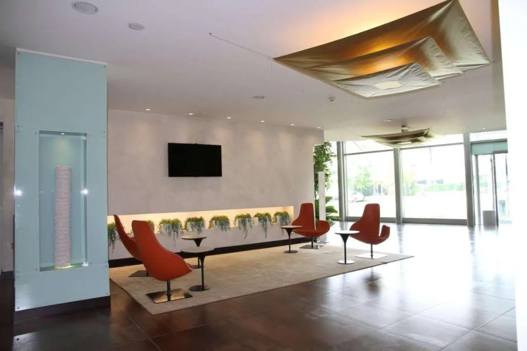Lobby, Cruise, Milan
