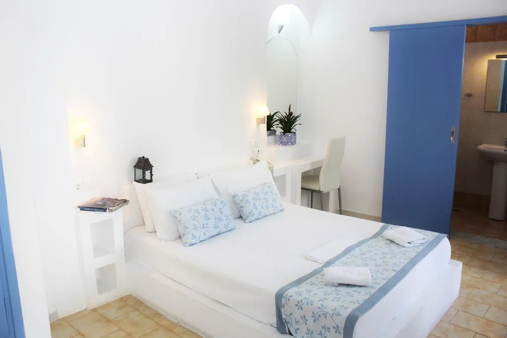TRIPLE STANDARD Room, Poseidon Beach Hotel, Santorini