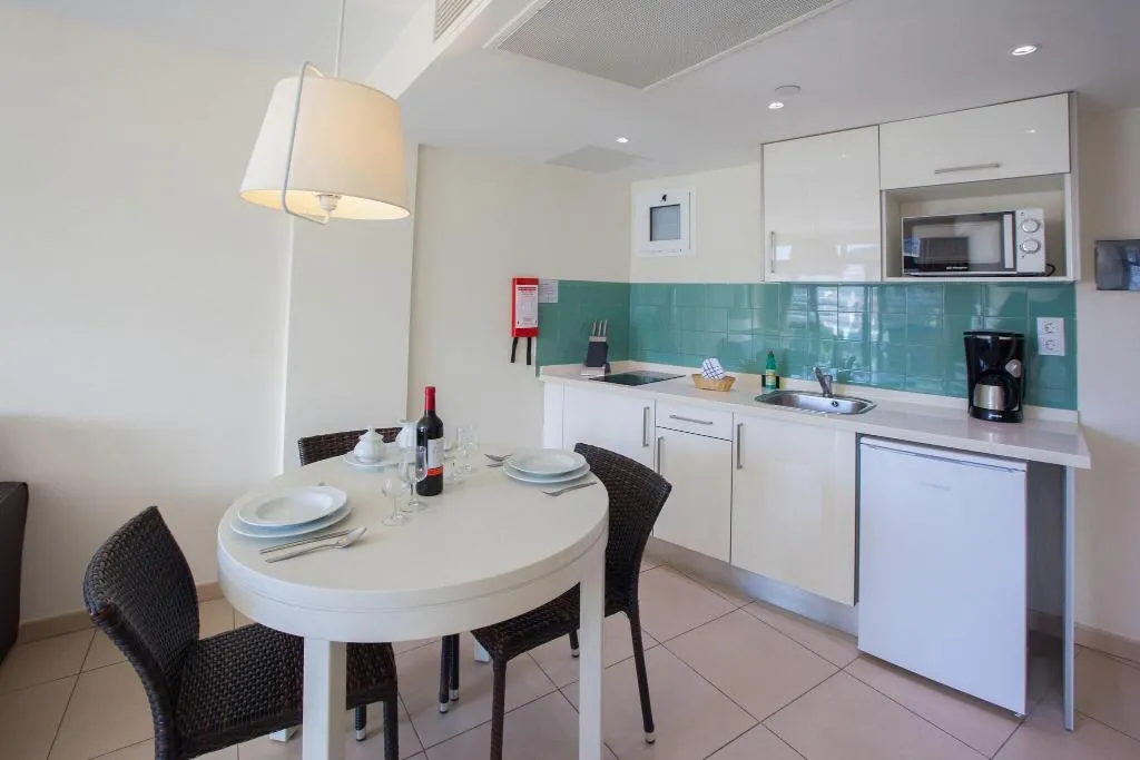 Room, Revoli, Gran Canaria