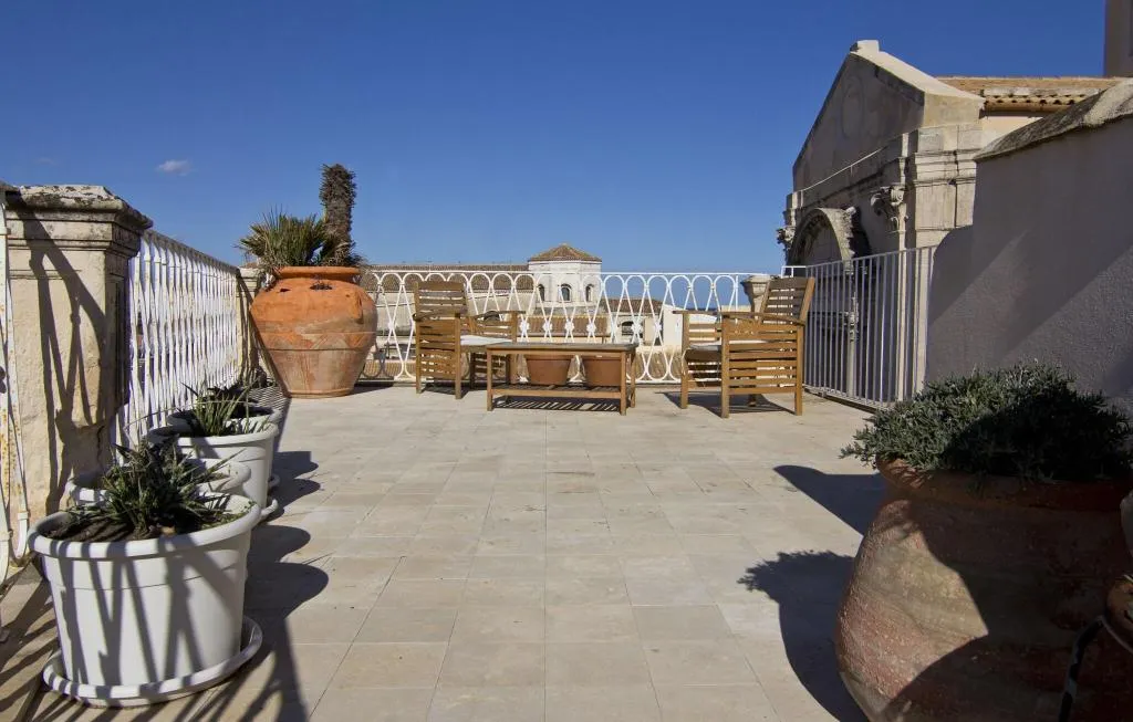 Terrace, La Via Della Giudecca, Catania