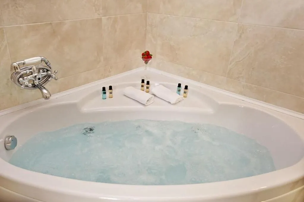 JUNIOR SUITE QUEEN SIZE BED Room, Pesaro Palace, Venice
