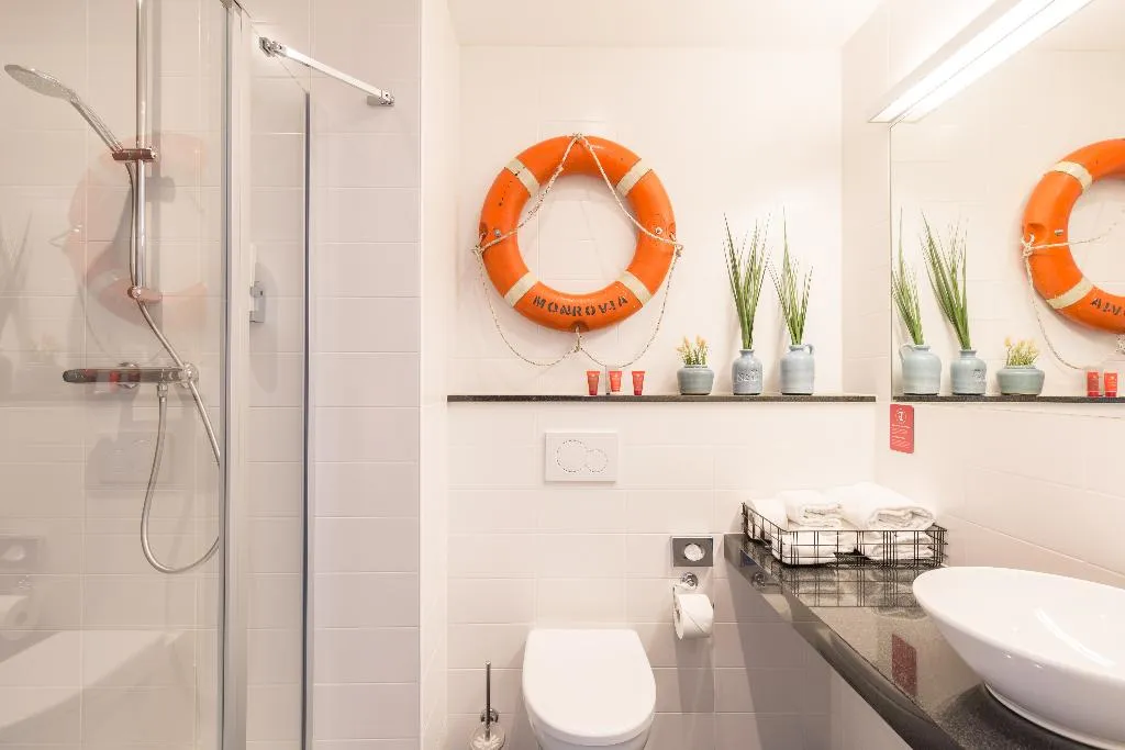 SUITE KING SIZE BED Room, Leonardo Hotel Vinkeveen Amsterdam, Amsterdam