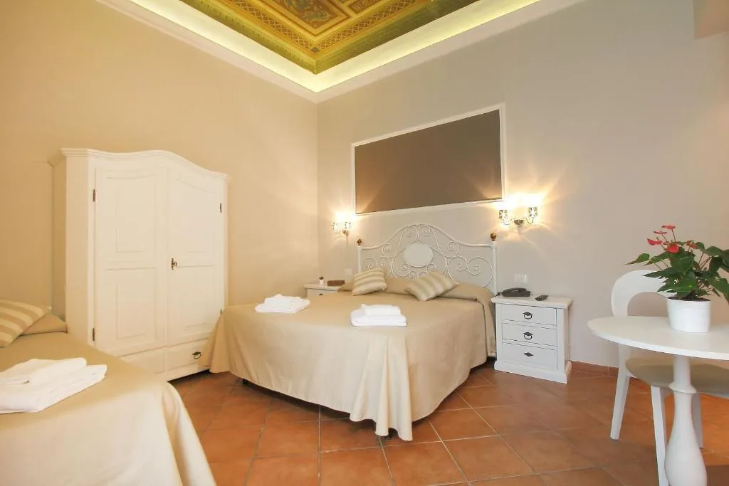 TRIPLE STANDARD Room, Ferrucci, Florence