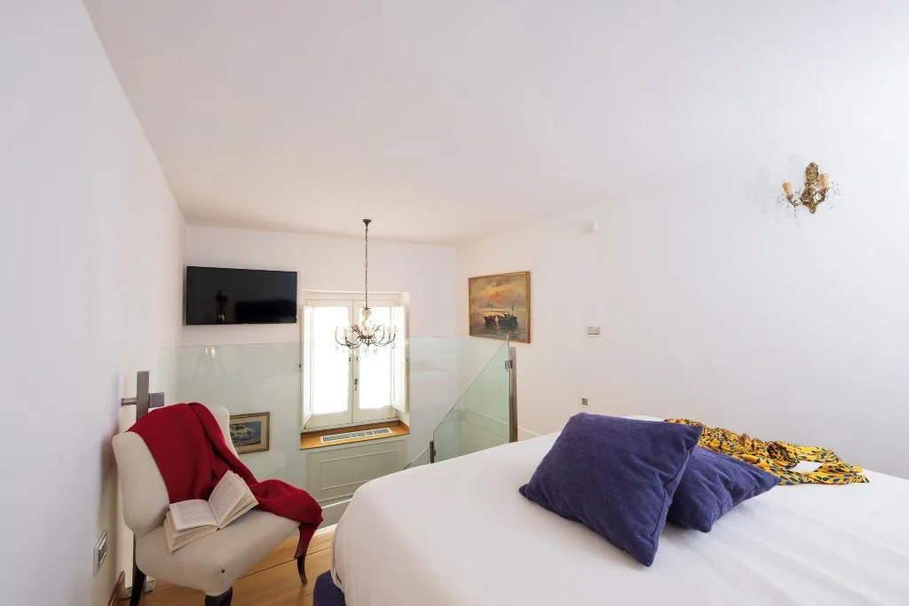 DOUBLE QUEEN SIZE BED Room, Residenza Luce, Naples
