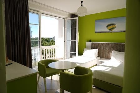 Monaco Hotel, Kavaje