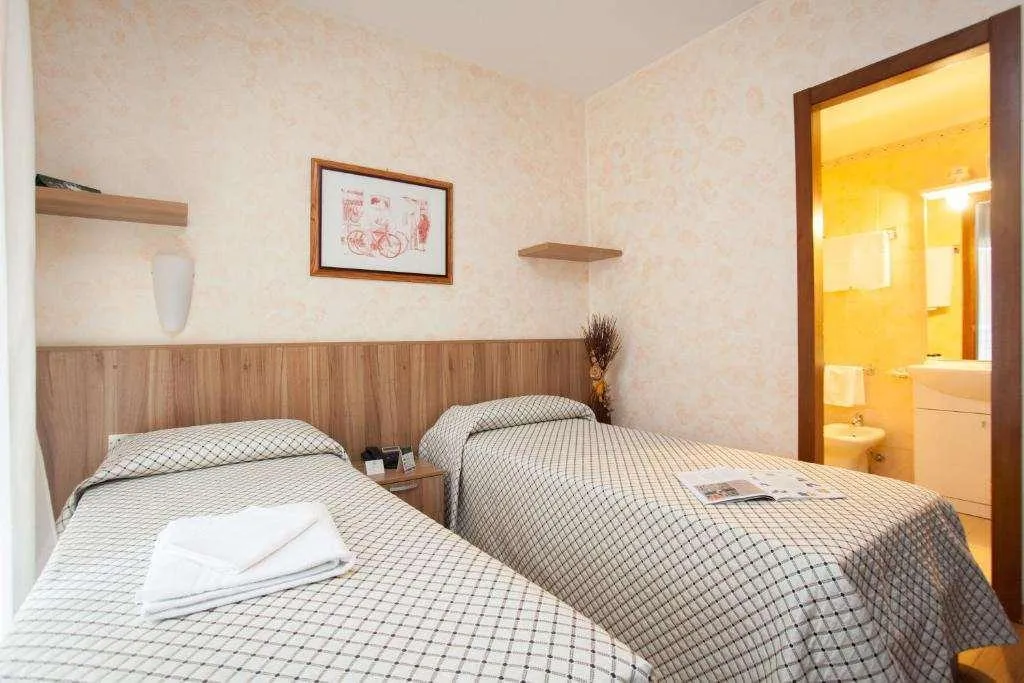 Room, Residence Desenzano, Milan