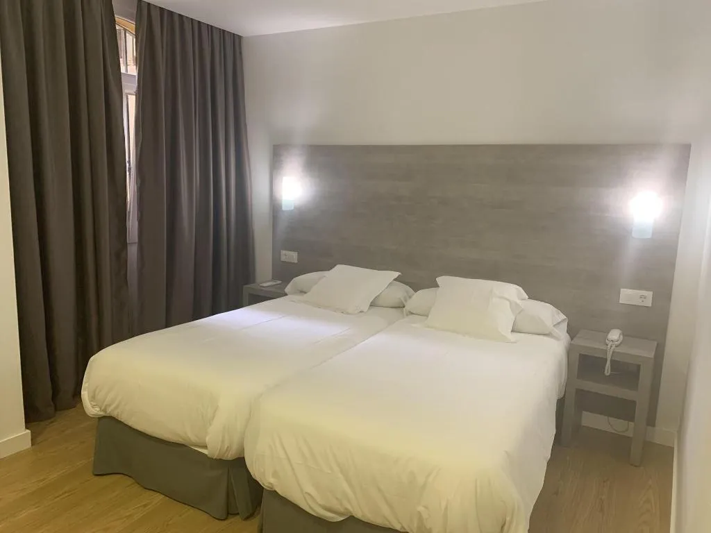 Room, Hostal Atenas, Seville