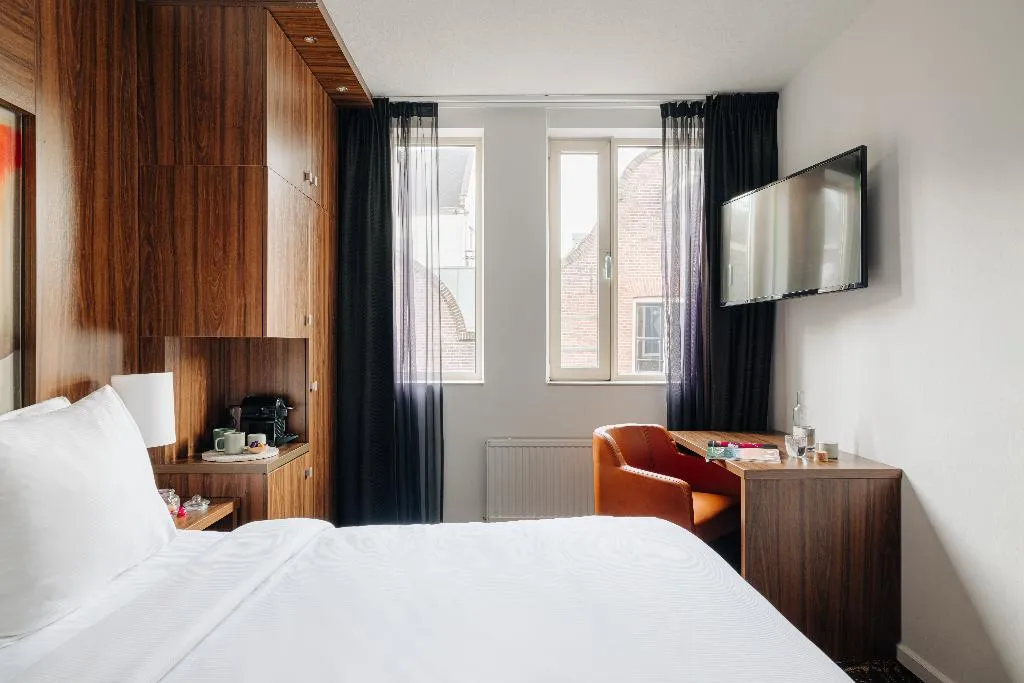 DOUBLE COMFORT Room, Leonardo Eden Hotel Amsterdam City Center, Amsterdam