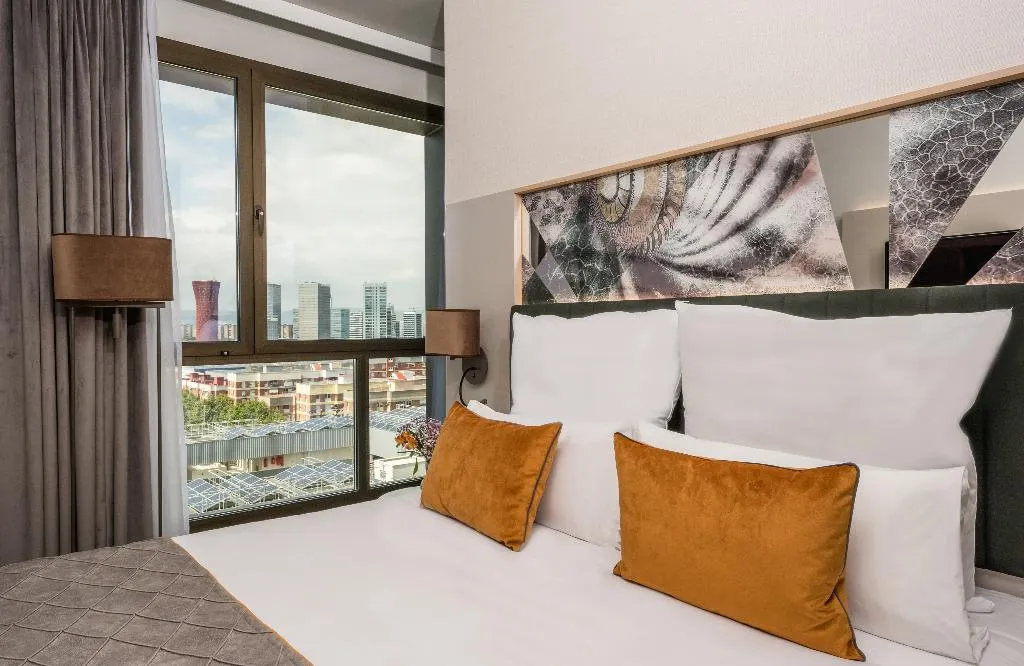 JUNIOR SUITE CAPACITY 3 Room, Leonardo Royal Hotel Barcelona Fira, Barcelona