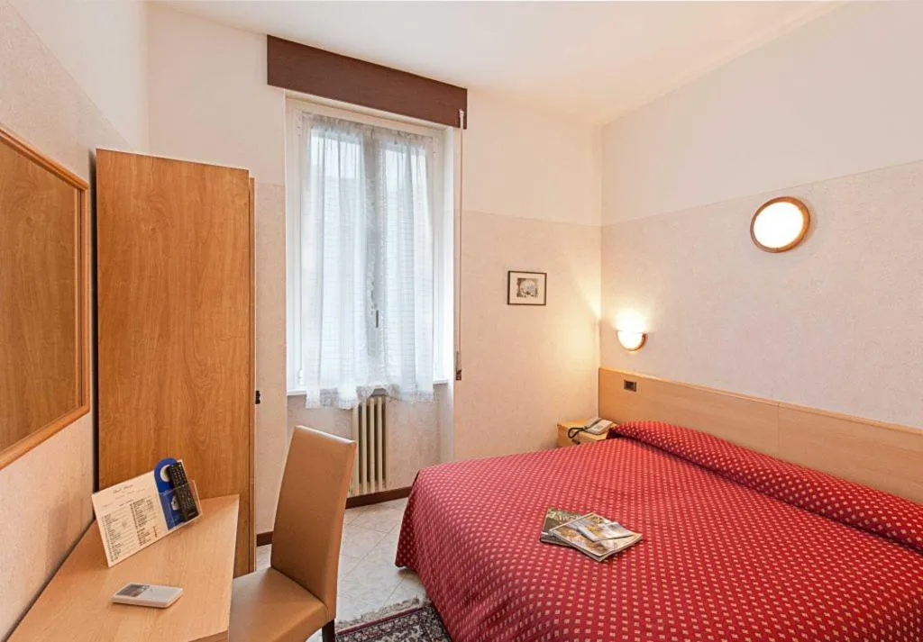 DOUBLE CLASSIC Room, Hotel Boston, Milan