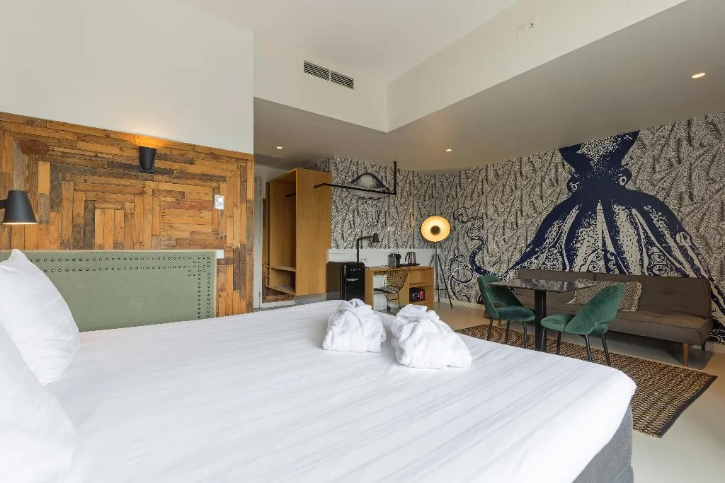 SUITE KING SIZE BED Room, Leonardo Hotel Vinkeveen Amsterdam, Amsterdam