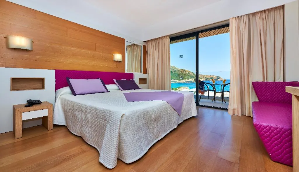 DOUBLE SINGLE USE SEA VIEW WITH BALCONY Room, S'Entrador Playa, Majorca