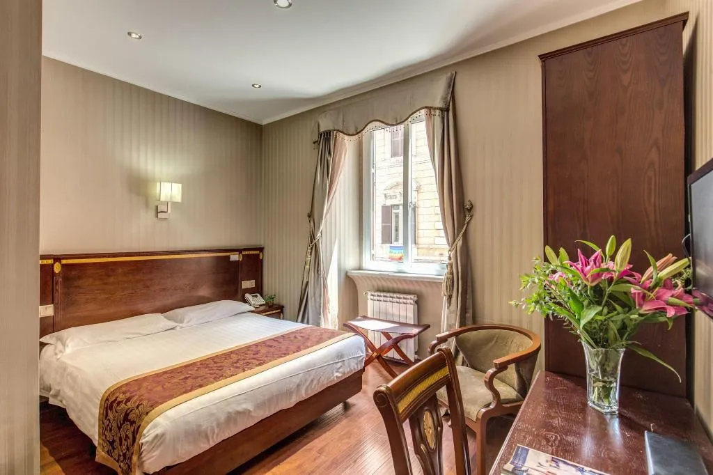 Room, B&B Drago d'Oro, Naples