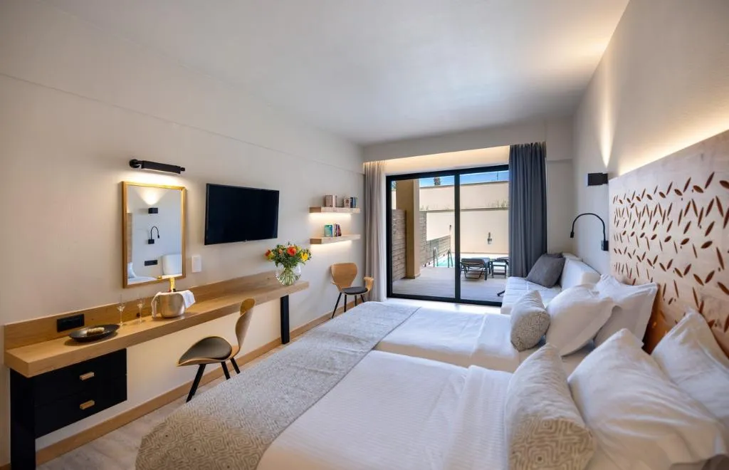 Double or Twin SUPERIOR WITH PRIVATE POOL Room, Atlantis Beach Hotel, Crete