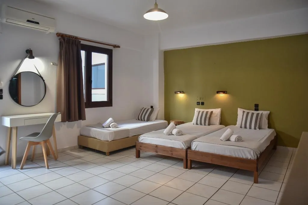 STUDIO SUPERIOR CAPACITY 4 Room, Iraklis, Crete