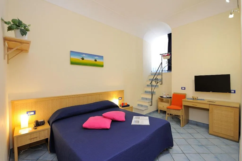 Room, Sharon House, Naples
