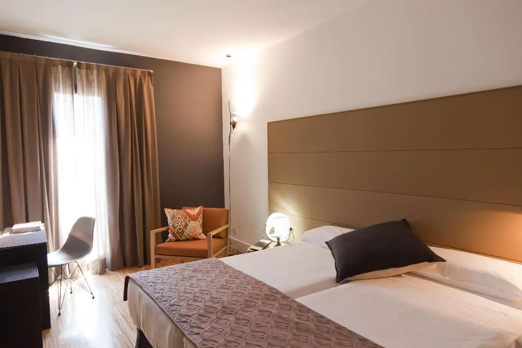 TWIN SUPERIOR Room, Alexandra Barcelona, Curio Collection by Hilton, Barcelona