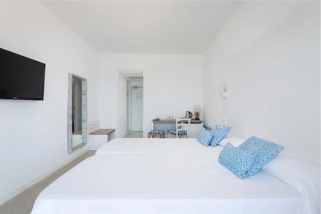 Double or Twin SEA FRONT Room, Hotel Atolon & Kaafu Beach Club, Majorca