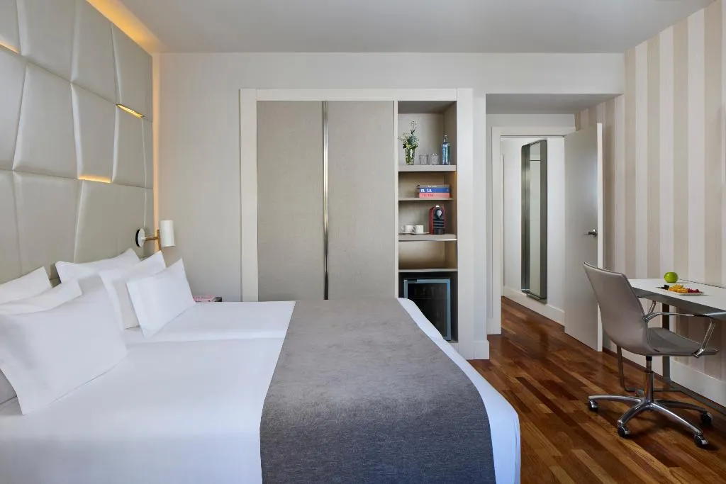 DOUBLE SUPERIOR Room, NH Collection Madrid Colón, Madrid