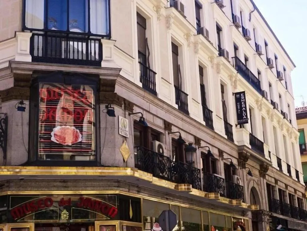 Sports and Entertainment, Hostal Esmeralda, Madrid